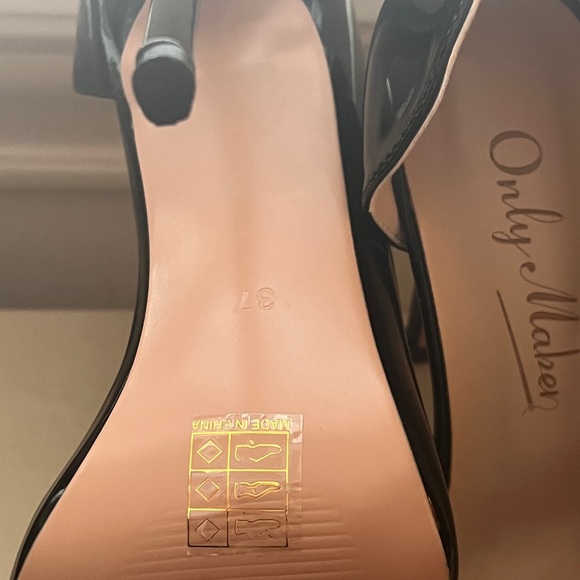 Black Open Toe Side Cut Stiletto High Heel Sandals - Picture 4 of 4